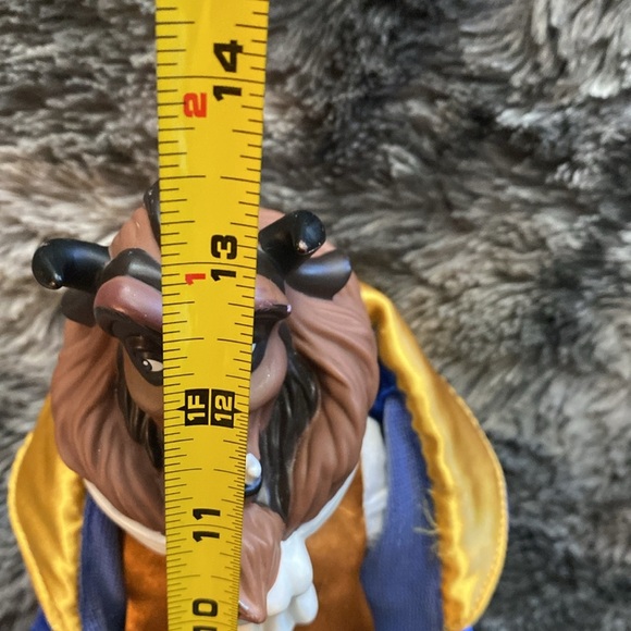 Disney Store Beast Classic Doll 12"
From Beauty And The Beast - Picture 14 of 16